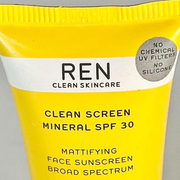 Ren Clean Screen Mattifying Face Mineral SPF 30 Sunscreen Travel .34oz 10 ml New - Picture 2 of 6